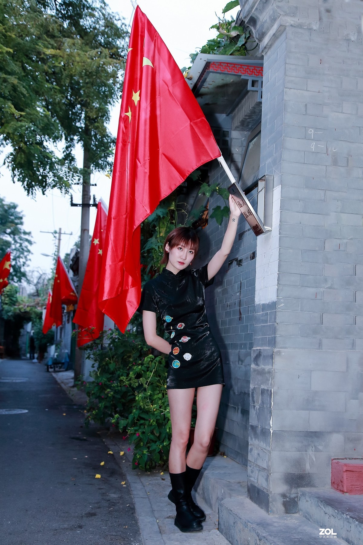 #街拍组# 五星红旗我为你自豪！