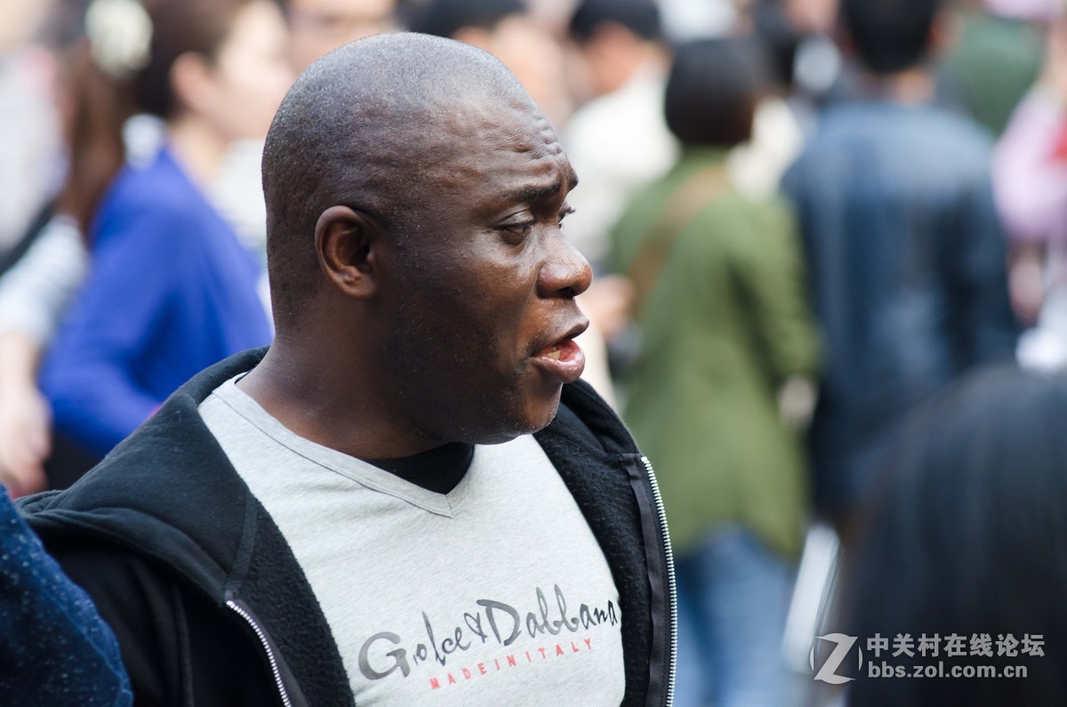 第一次用 D7000 +80-200 2.8 G 扫街人像 【刚没发成功 再发一次】