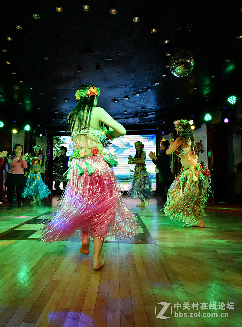 游轮上的欢快舞蹈