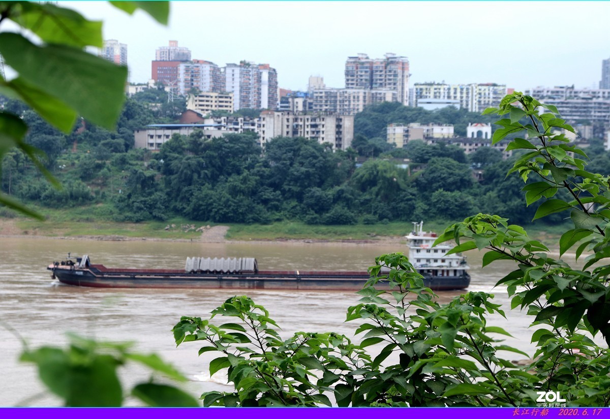 巴滨路上看长江