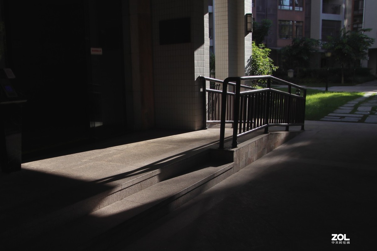 调高了机内锐度，出片硬朗不少