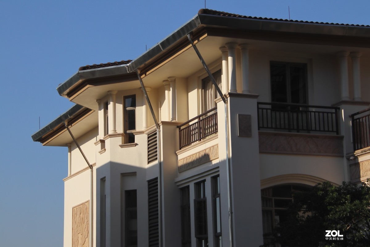 调高了机内锐度，出片硬朗不少