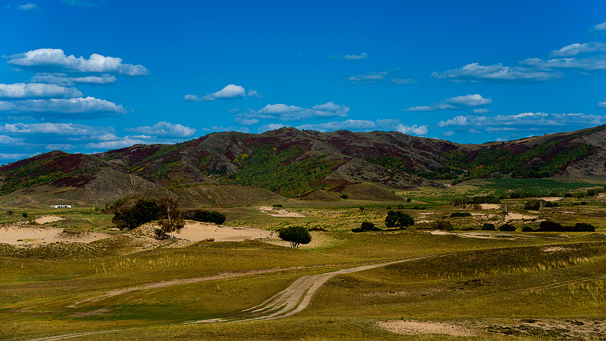 笑婆婆坝上行----蓝蓝的天上白云飘