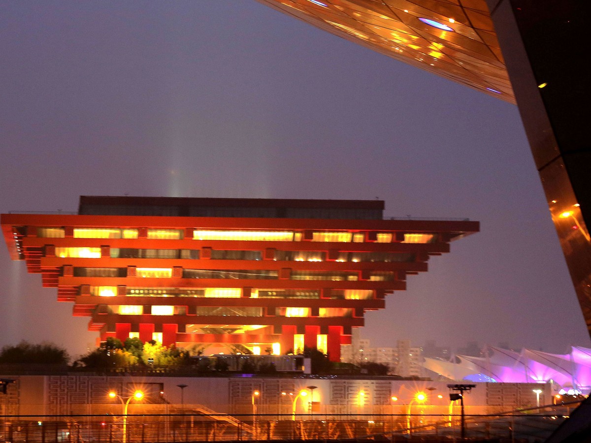 中华艺术宫夜景图片