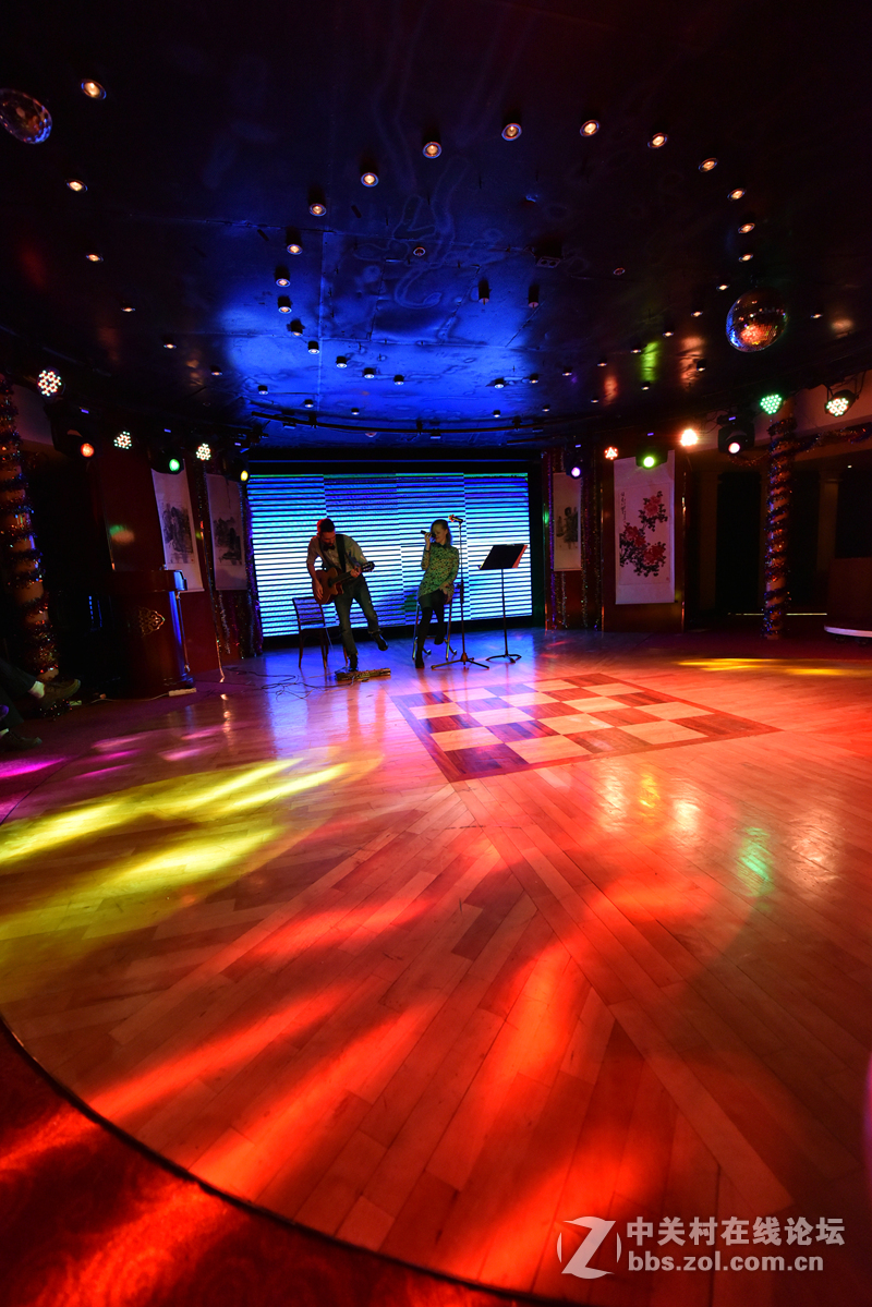 游轮上的欢快舞蹈