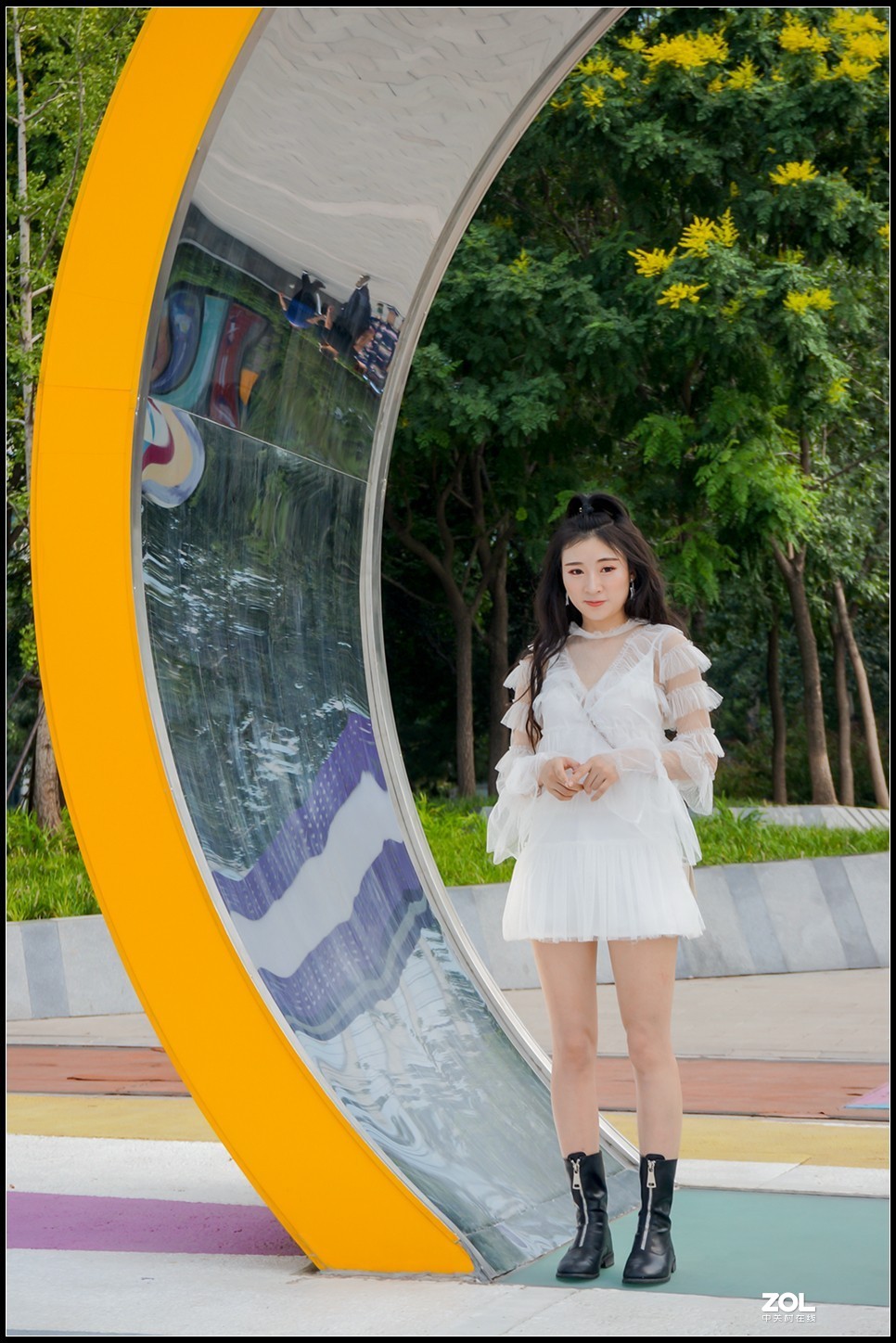 华熙广场美女人像一