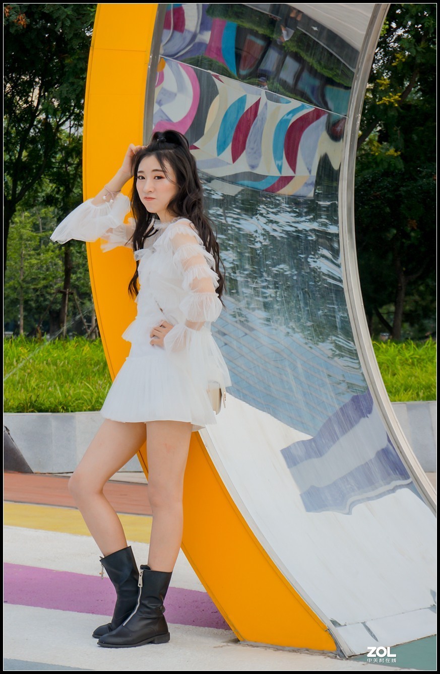 华熙广场美女人像一