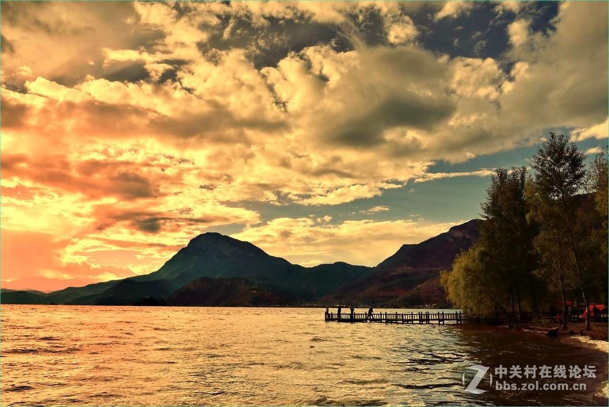 泸沽湖的傍晚