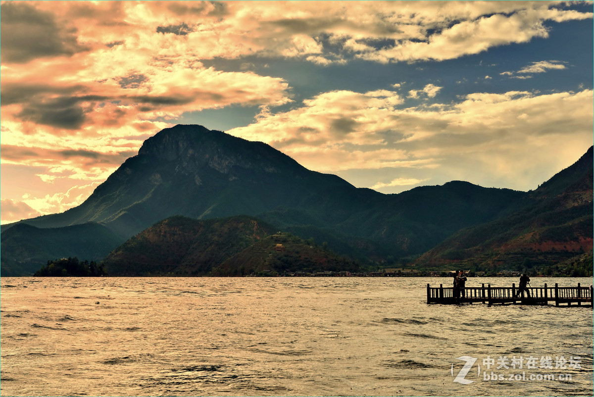 泸沽湖的傍晚