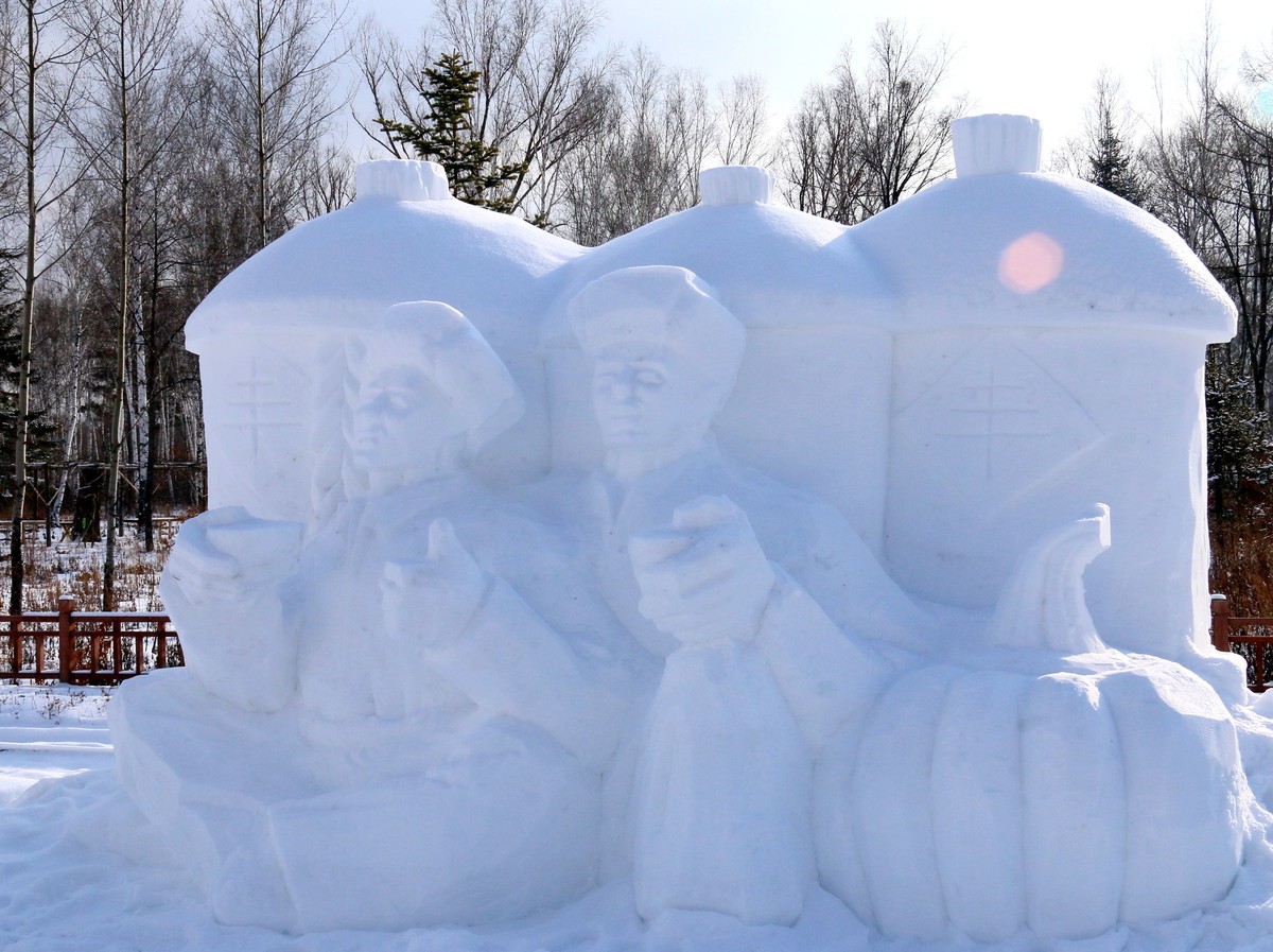 今天随拍一组长白山雪雕，雪景