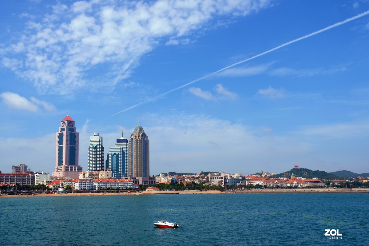 青岛之下，美丽的青岛海滨。