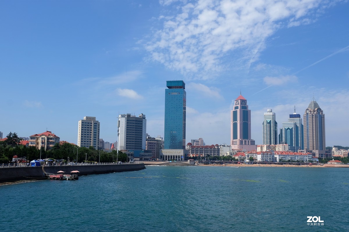 青岛之下，美丽的青岛海滨。