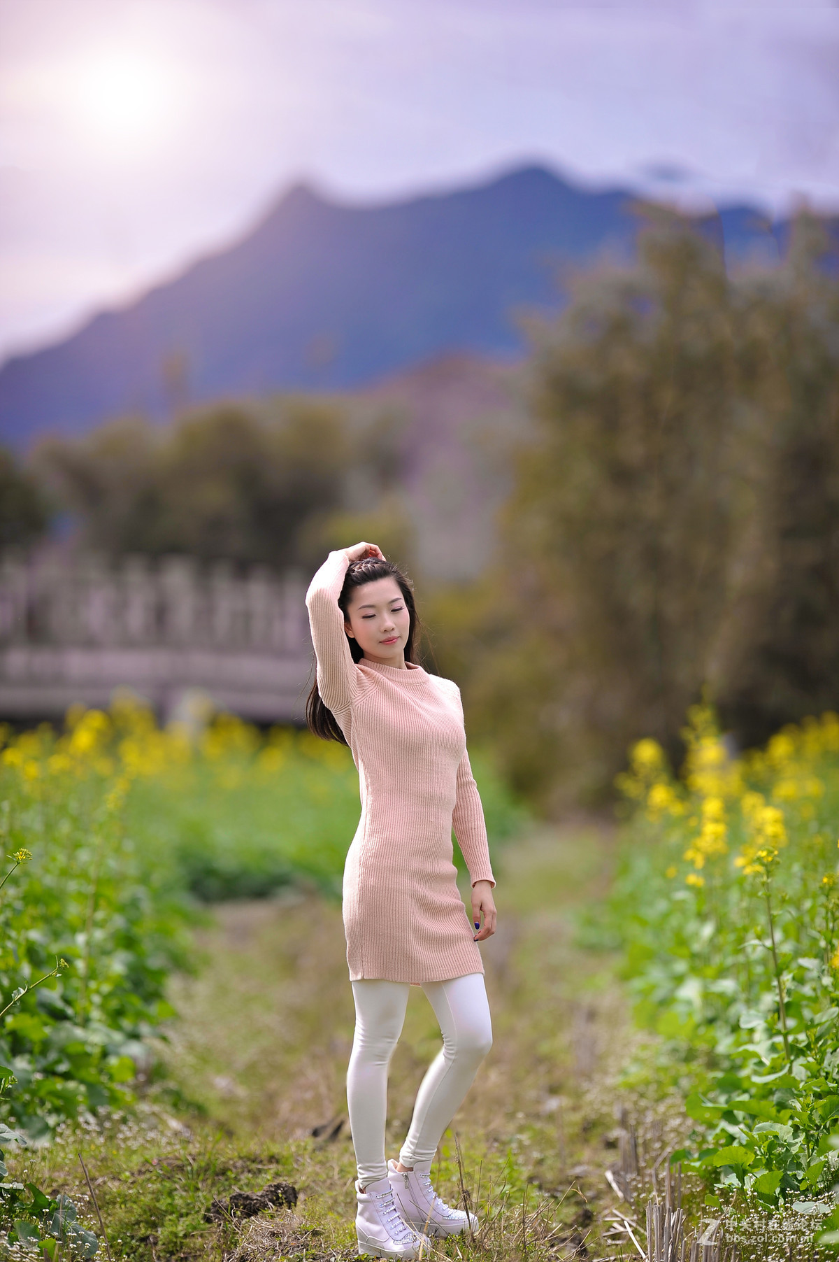 一个悠闲的下午  一个女子  一个220G