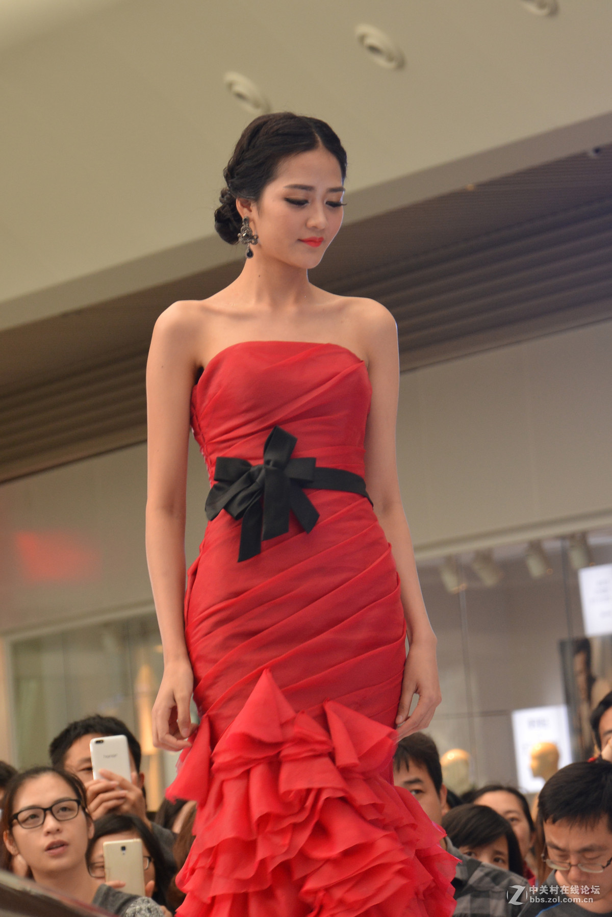 婚纱show，帅哥美女齐上阵