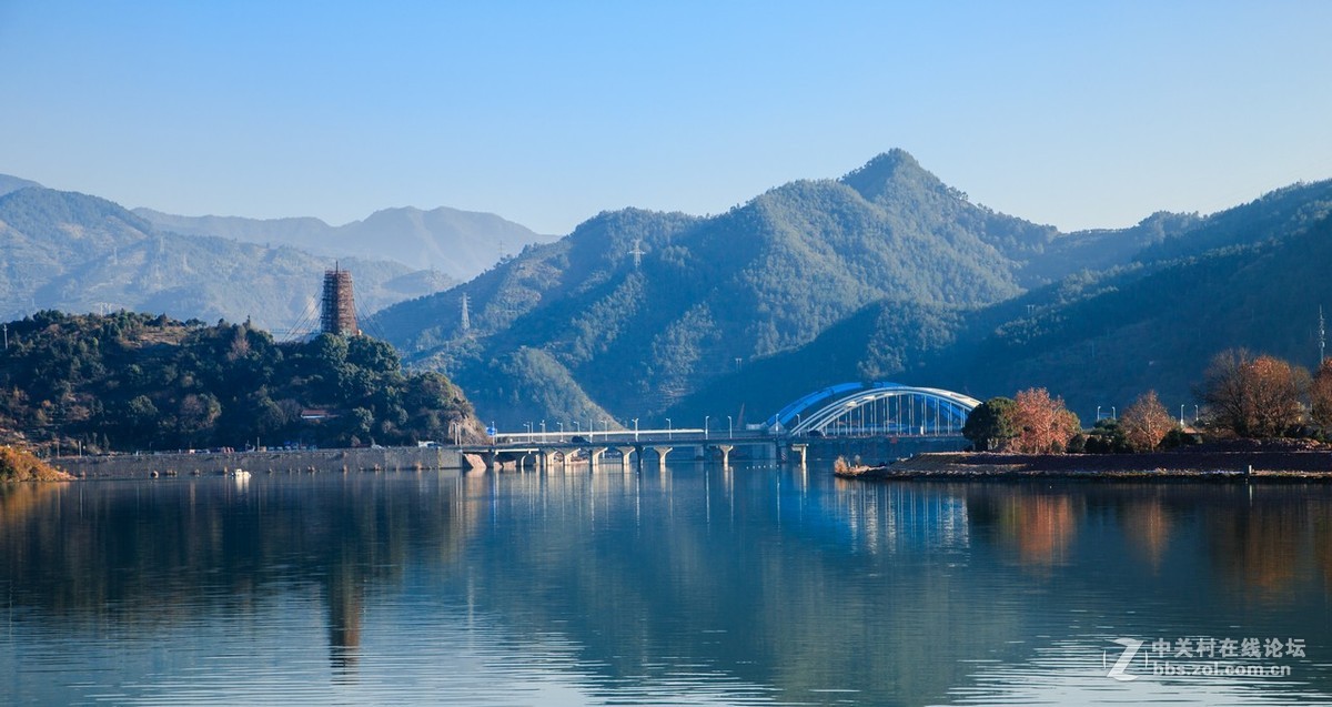 秀山丽水，南明桥景。