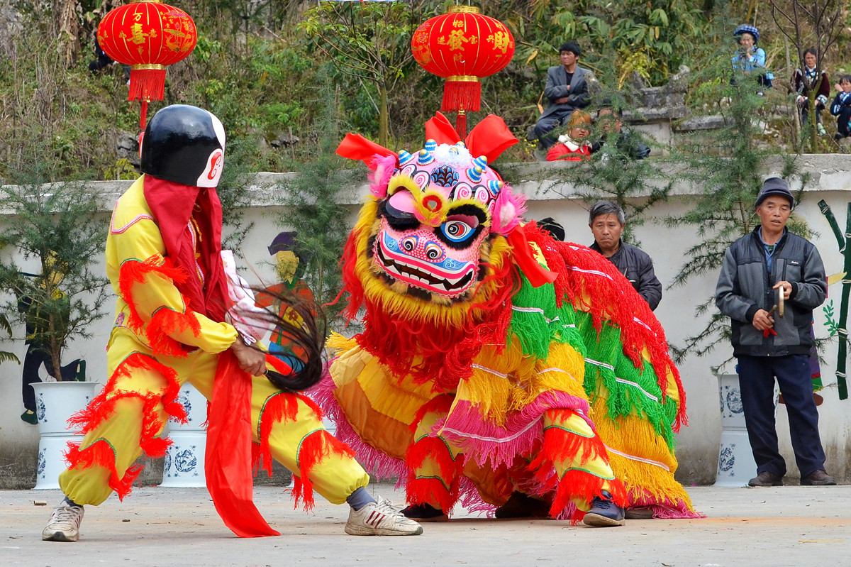 #喜羊羊中国年民俗摄影大赛#《迎新春、民间传统舞狮比赛》。