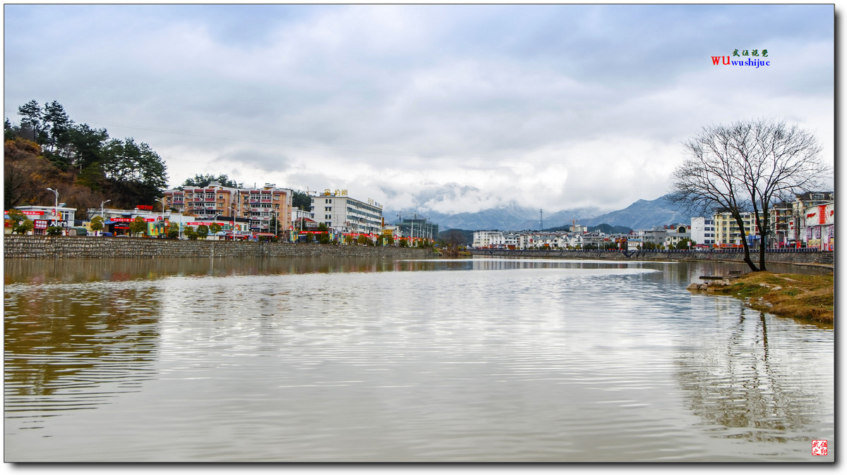 城关风光与新年焰火