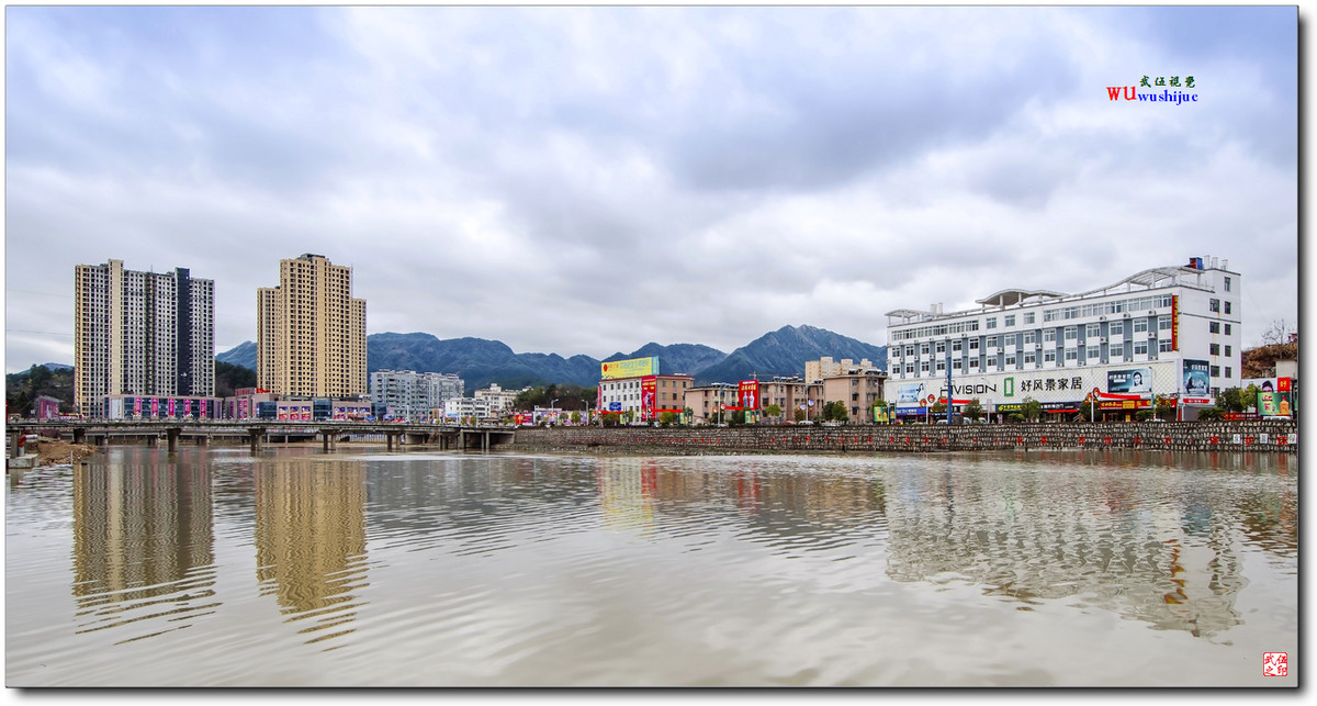 城关风光与新年焰火