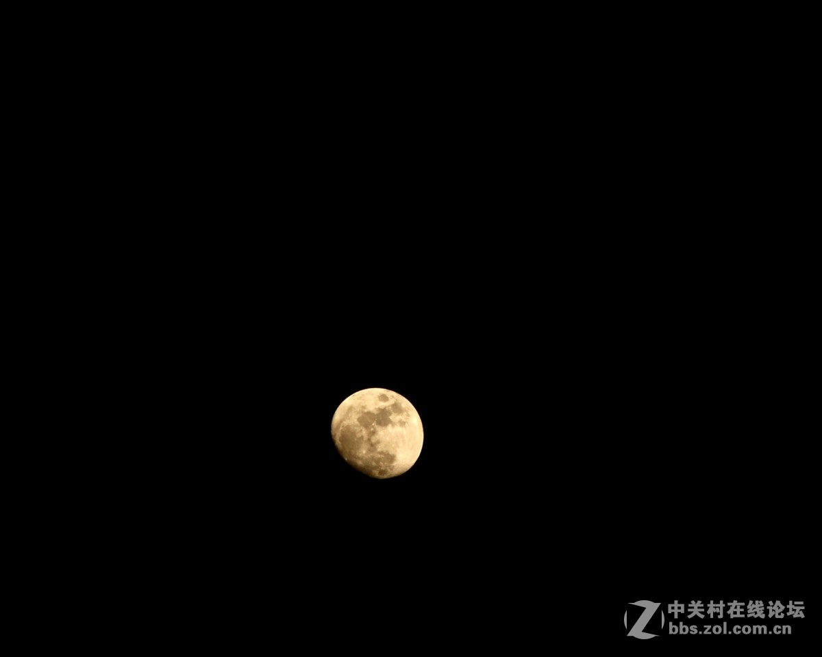 今天晚上，月亮不错，用FZ47拍了几张，用佳能700D-70-30拍了几张好友点