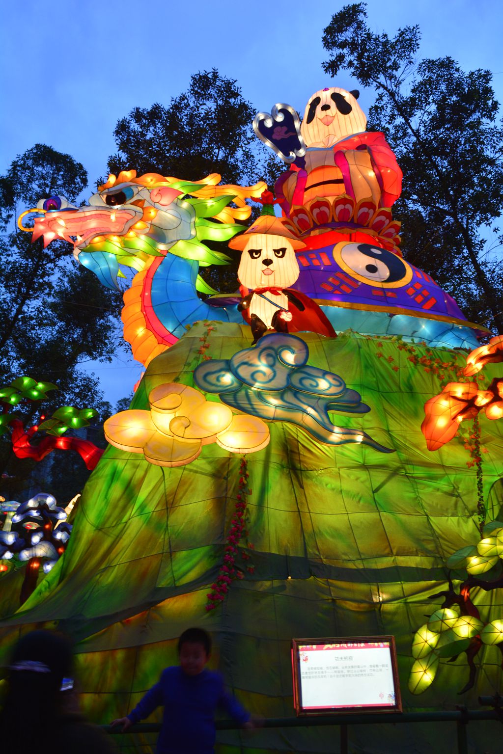 手持拍摄塔子山灯会