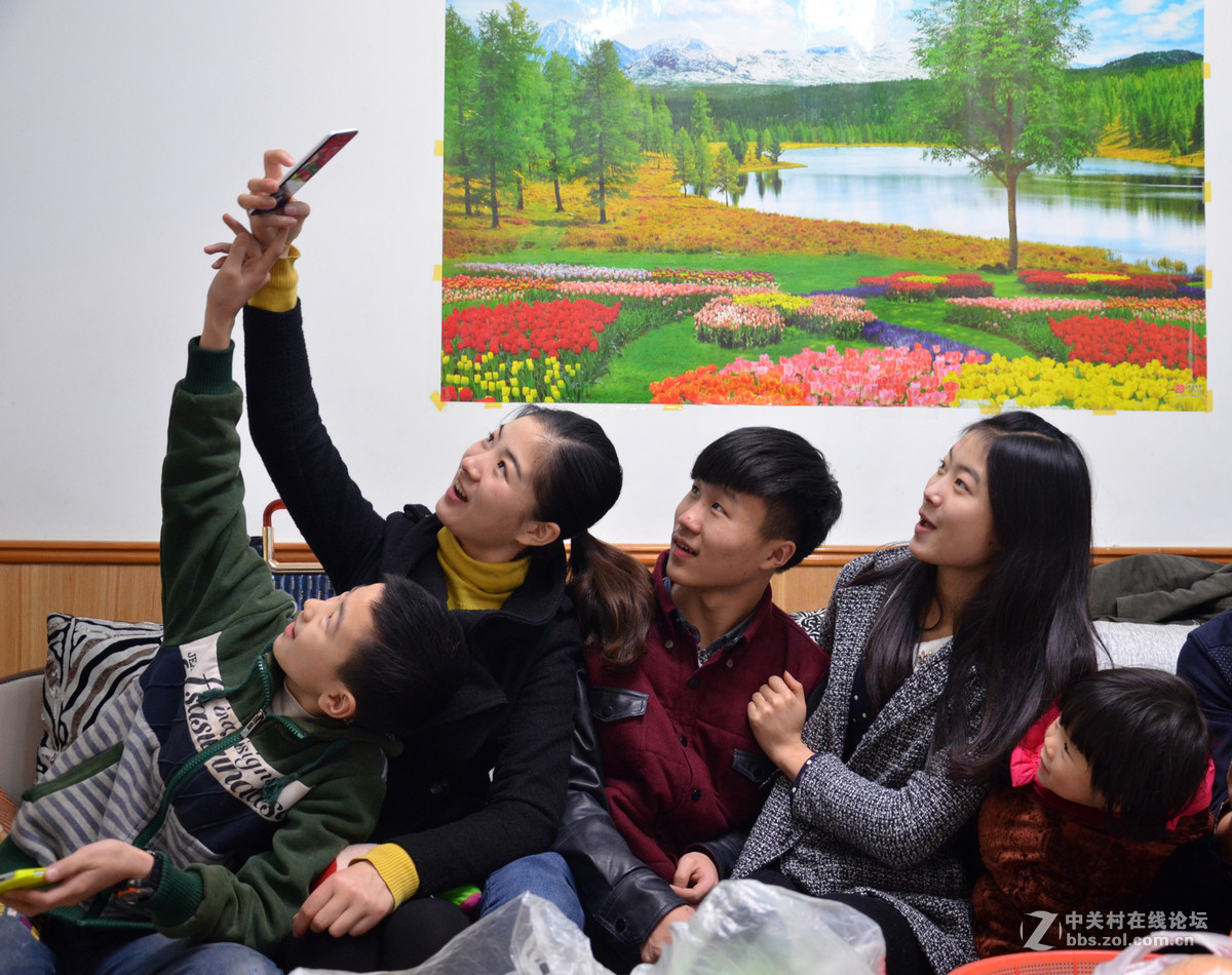 #一个春节，一台相机#节日中的孩子们--手机的魅力