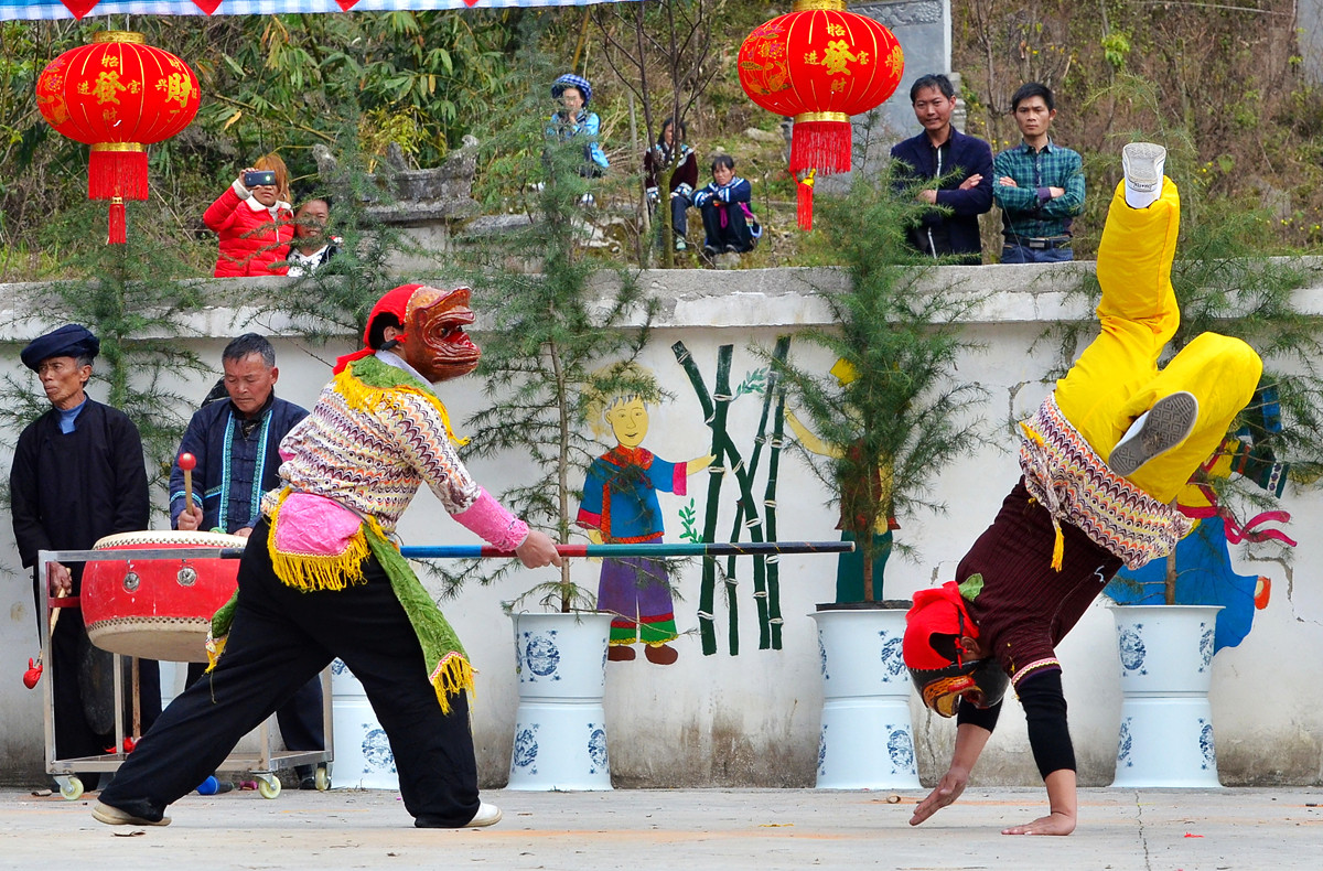#喜羊羊中国年民俗摄影大赛#《迎新春、民间传统舞狮比赛》。