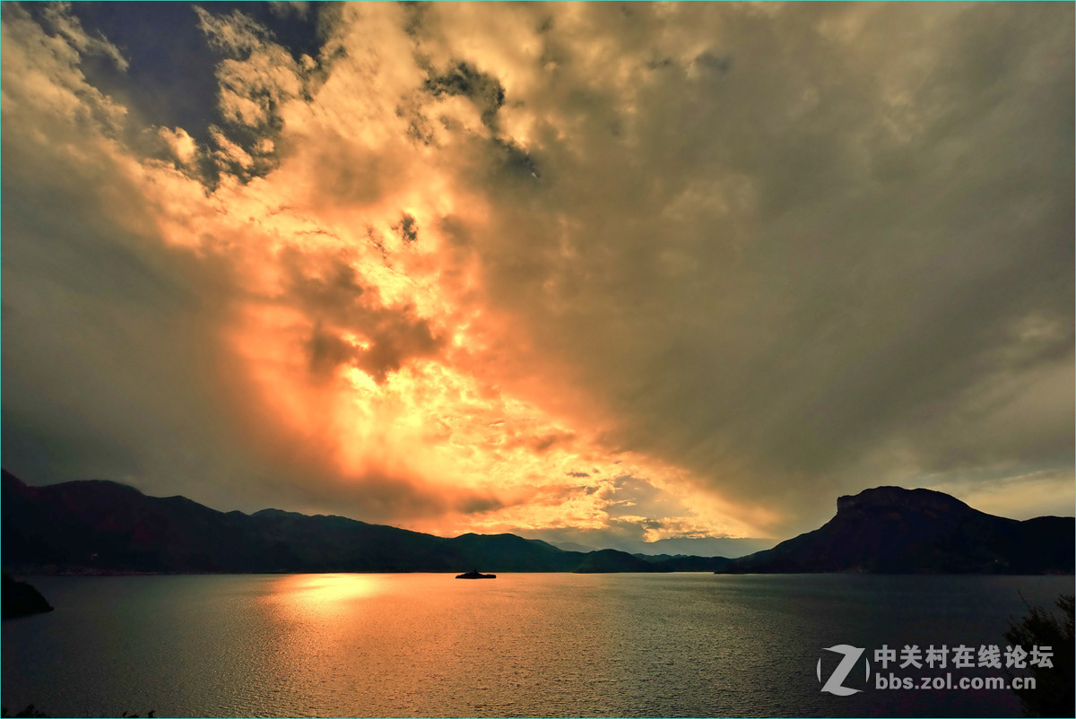 泸沽湖的傍晚