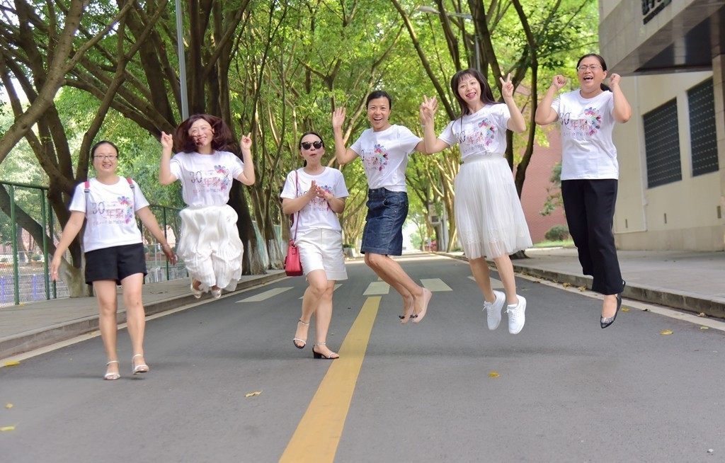 以梦为马半生，归来仍是少年-毕业30年聚会青春回忆