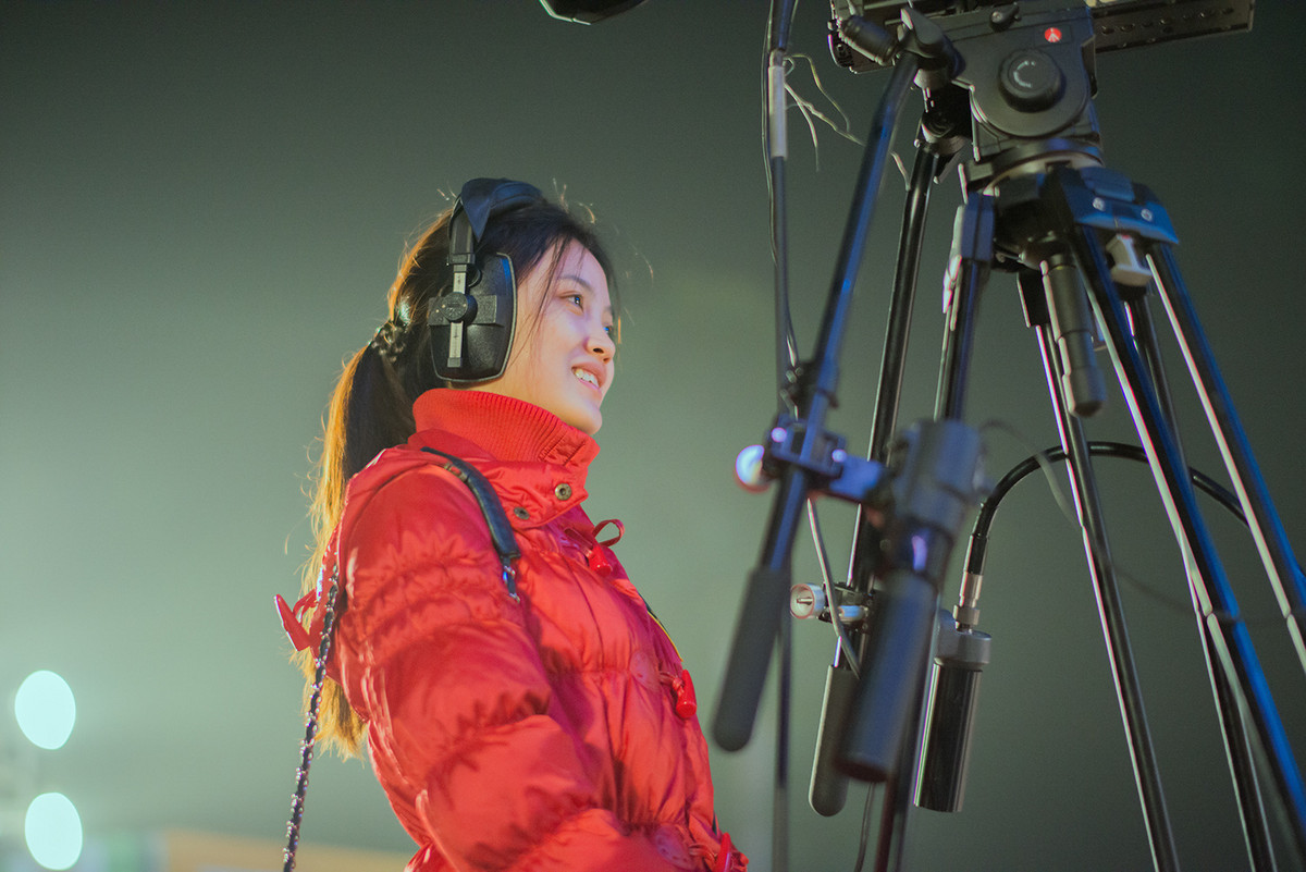 美女摄像师，，