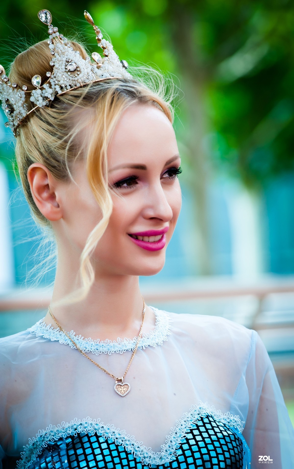 ------喜迎国庆系列活动中的外国留学生-----