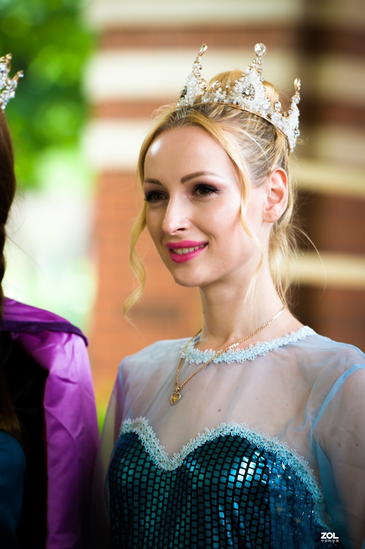 ------喜迎国庆系列活动中的外国留学生-----