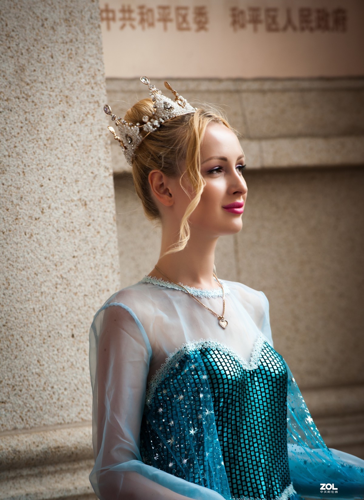 ------喜迎国庆系列活动中的外国留学生-----