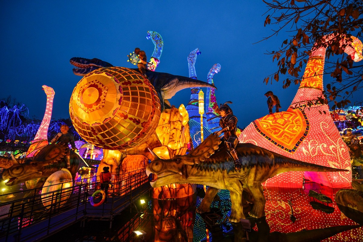带你免费观灯自贡恐龙灯会