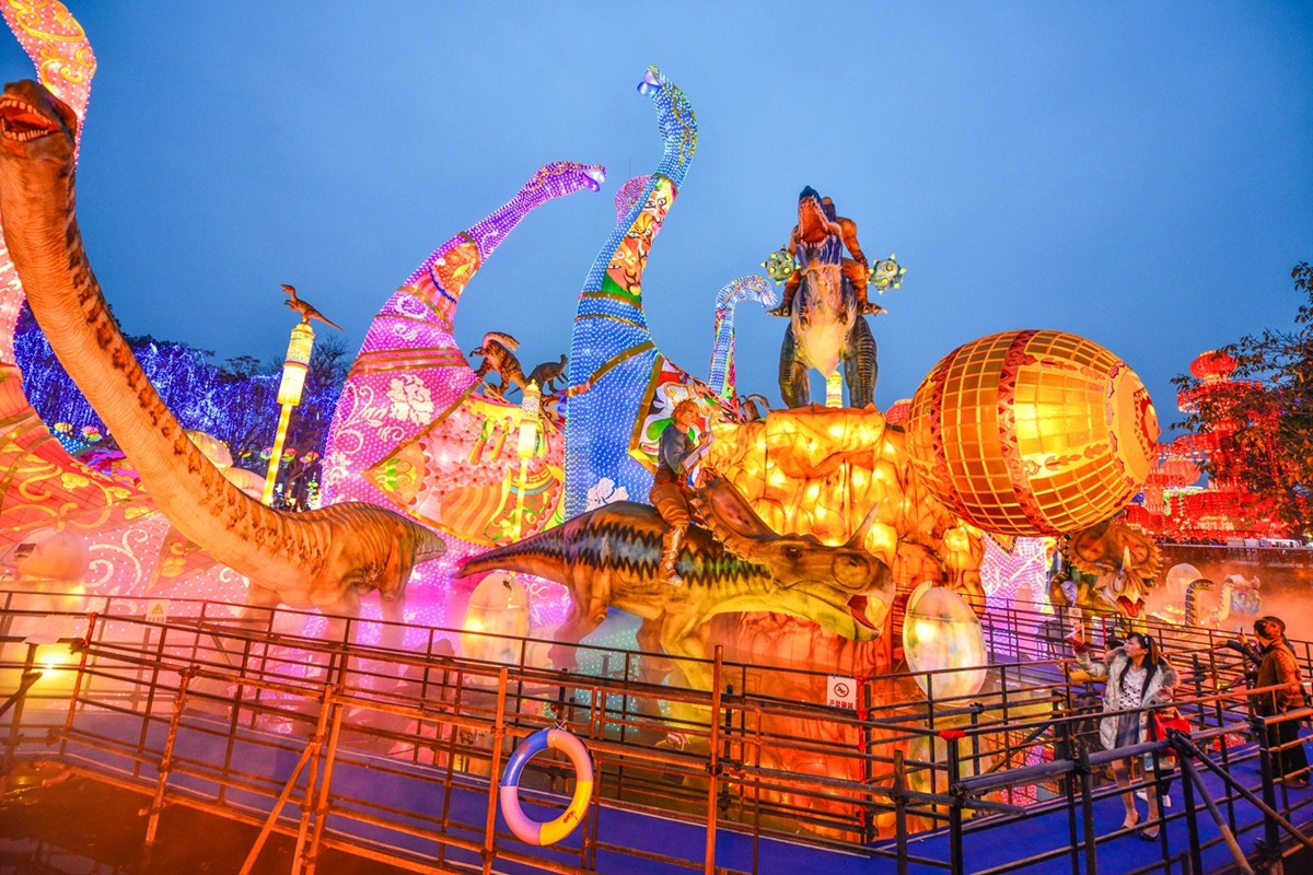 带你免费观灯自贡恐龙灯会