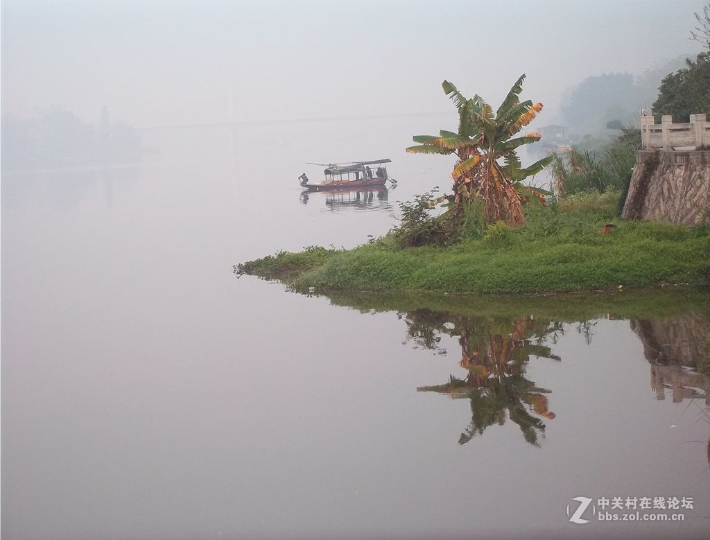 天水一色，鱼船于天，码头离岸，人心思空