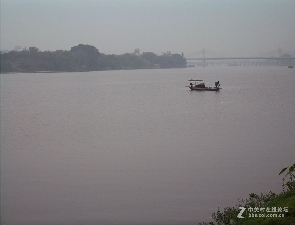 天水一色，鱼船于天，码头离岸，人心思空
