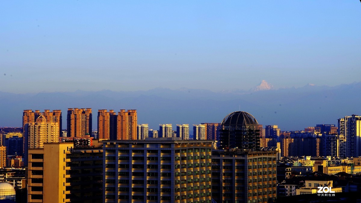 成都---2020.6.24清晨，成都天空通透，能见百里外的远山，实属不易。