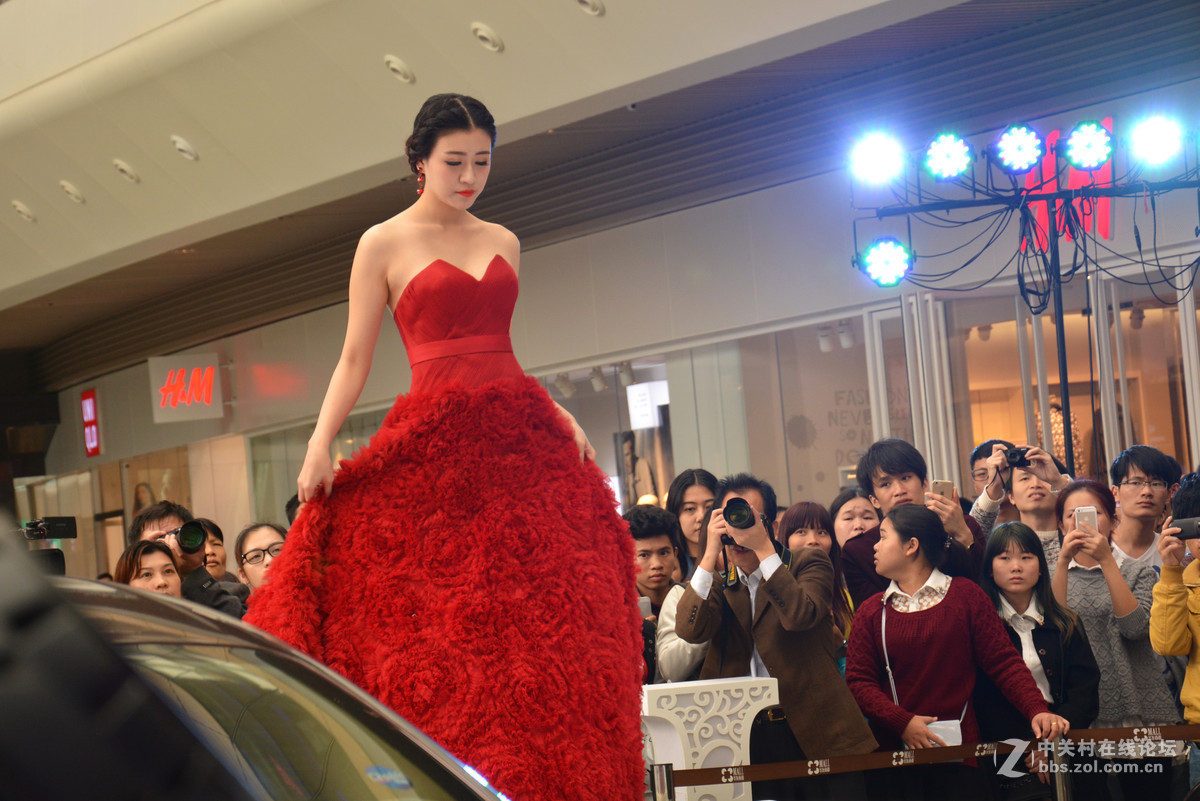 婚纱show，帅哥美女齐上阵