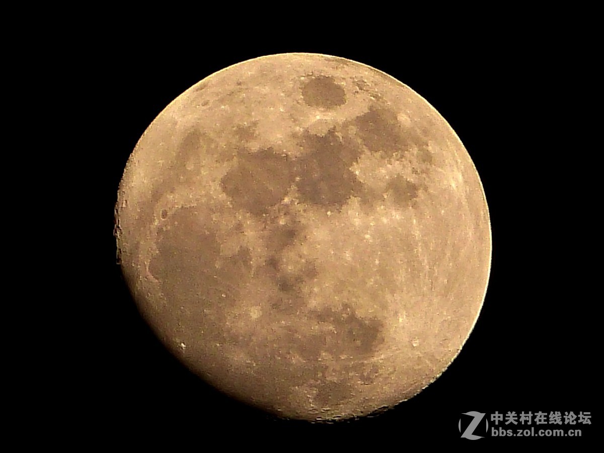 今天晚上，月亮不错，用FZ47拍了几张，用佳能700D-70-30拍了几张好友点