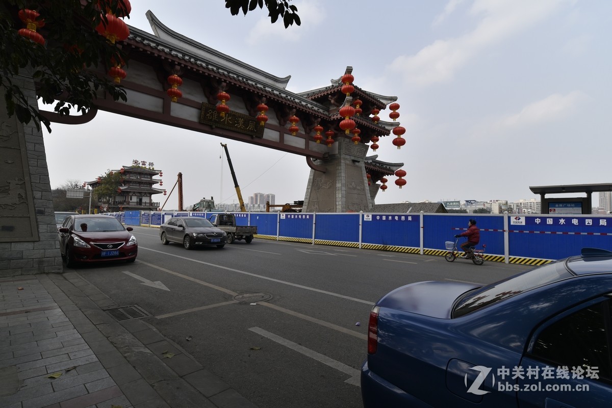 建设中的广汉廊桥