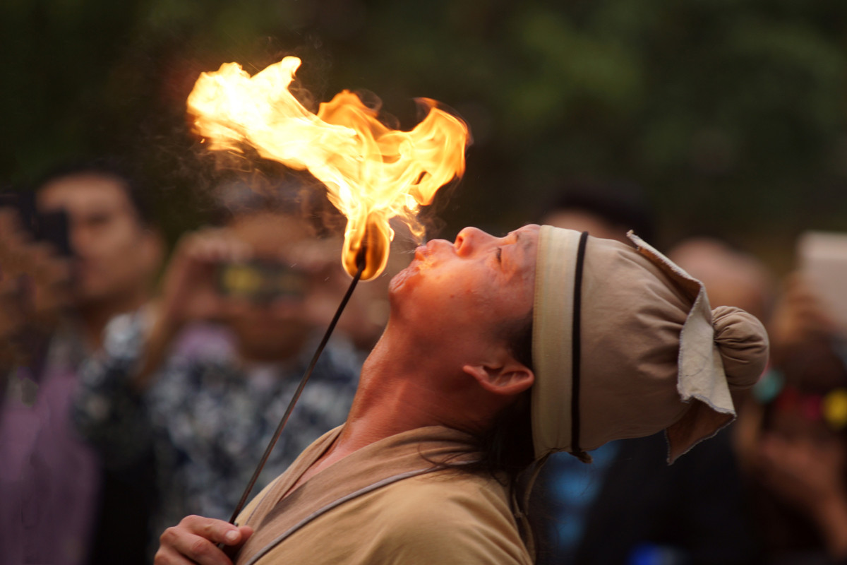 川滇行之开封清明上河园喷火表演