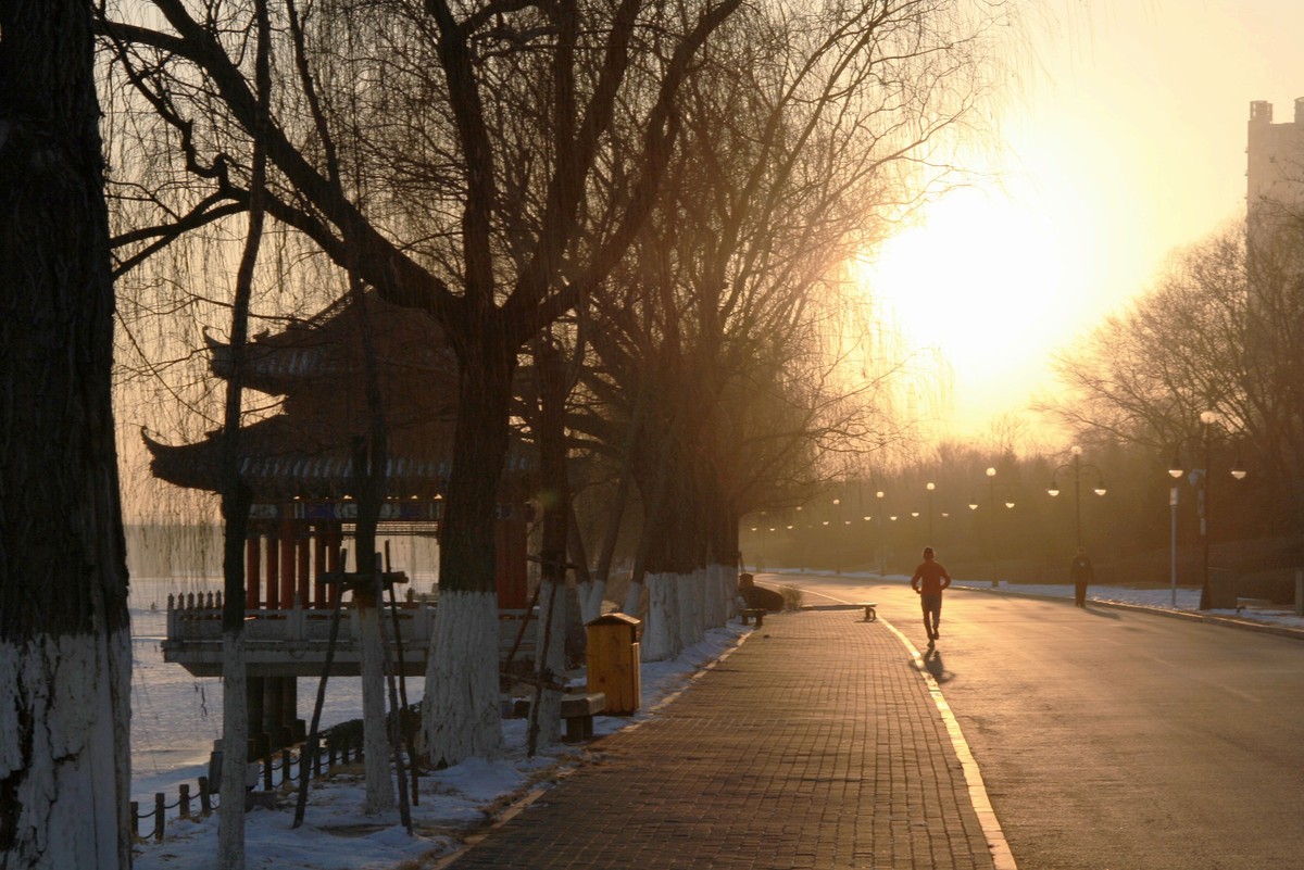 浑河落日余辉景