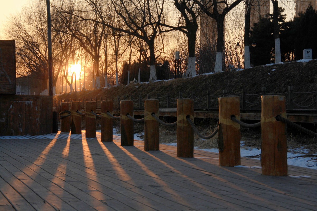 浑河落日余辉景