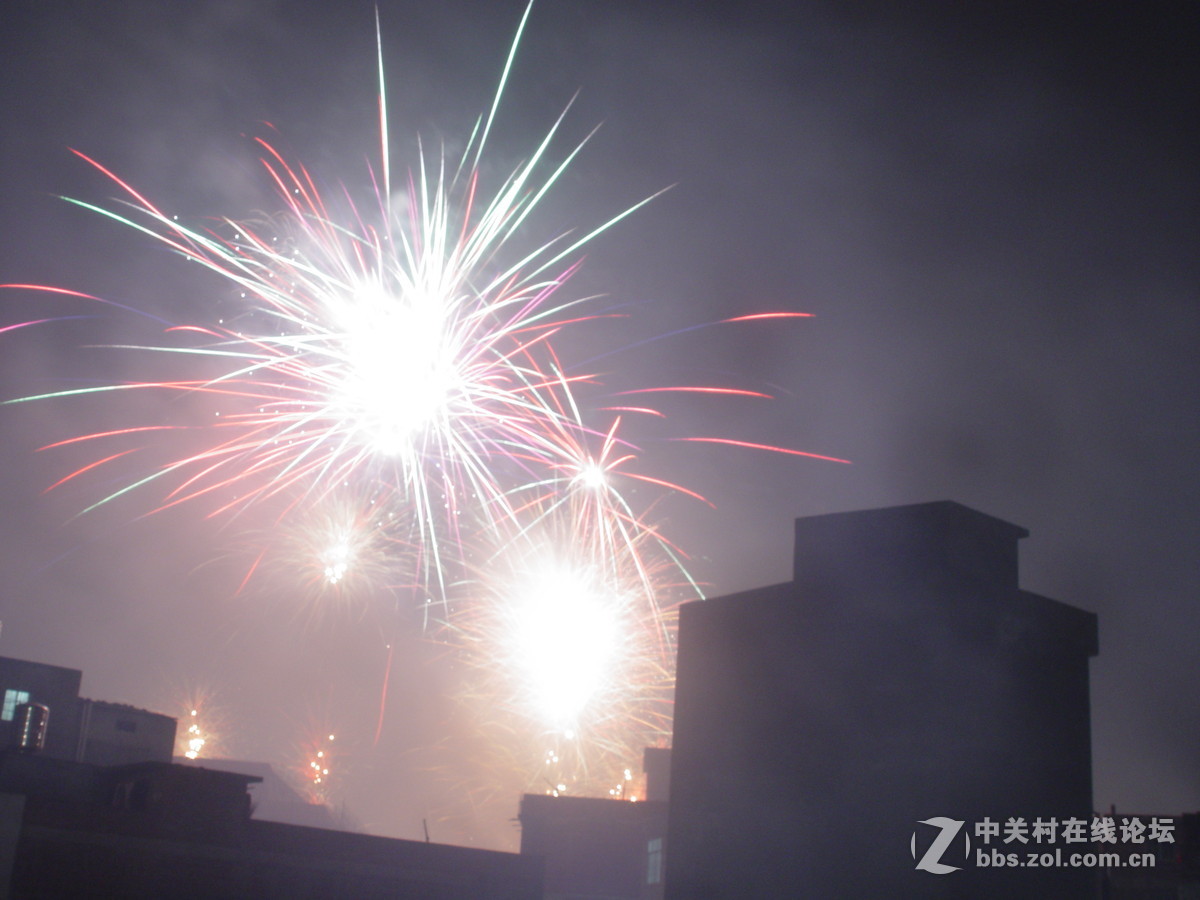 2015年大年三十拍的烟花轨迹