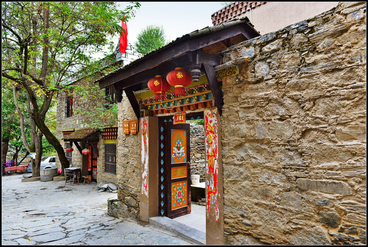 甘堡藏寨特色民居