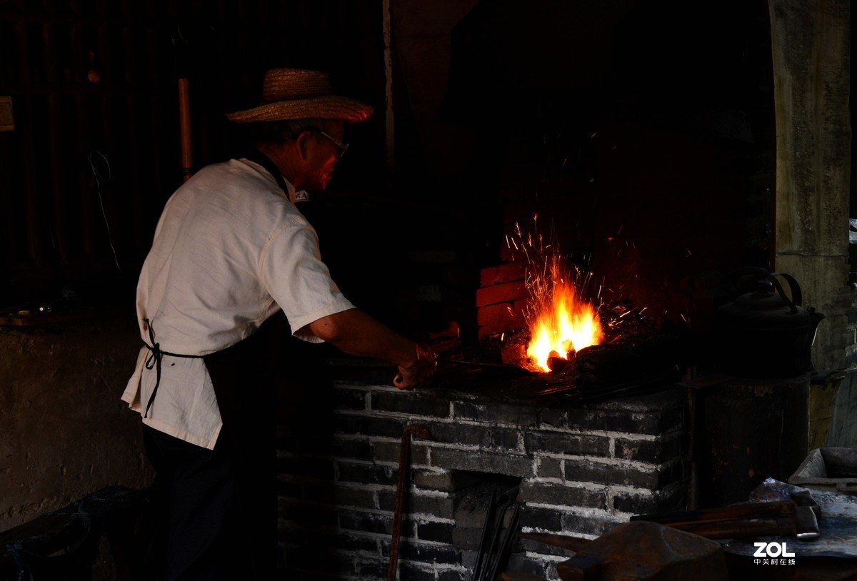 古村落里铁匠铺
