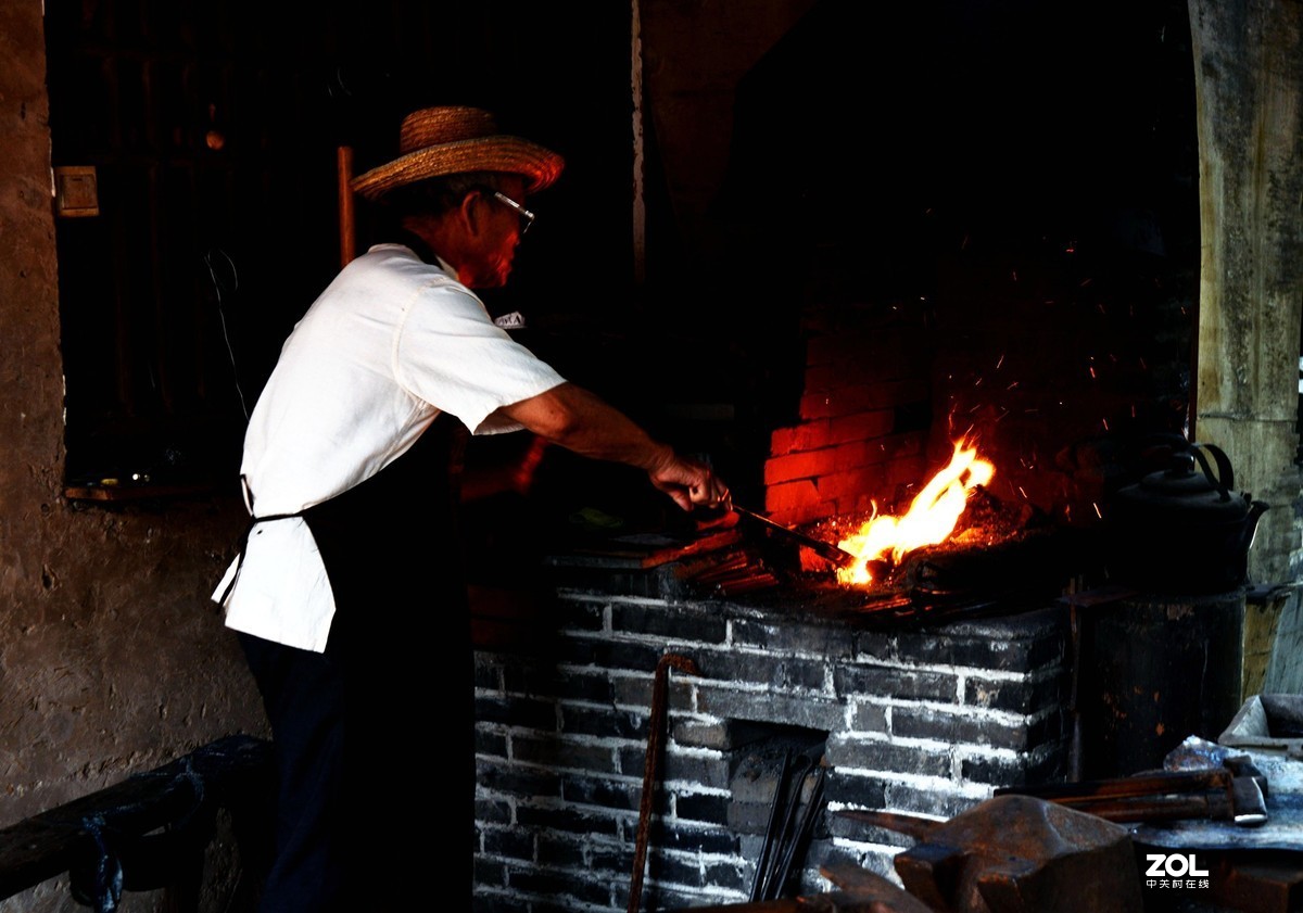 古村落里铁匠铺