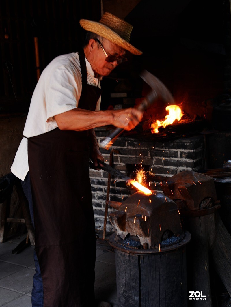 古村落里铁匠铺