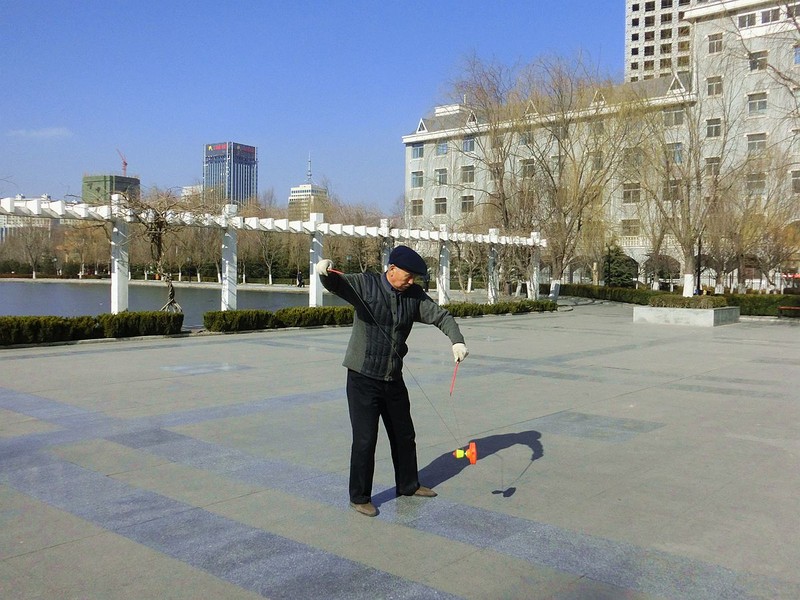 抖空竹（3）