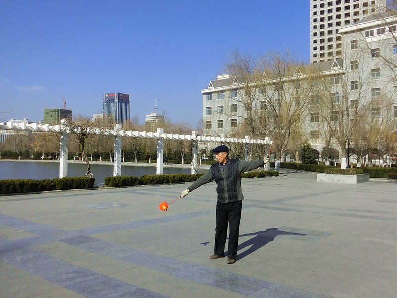抖空竹（3）